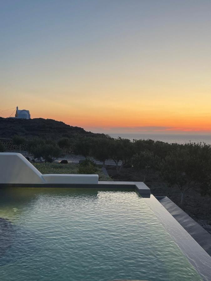 Saint John Oia-Exclusive Private Heated Pool Villas Exterior photo